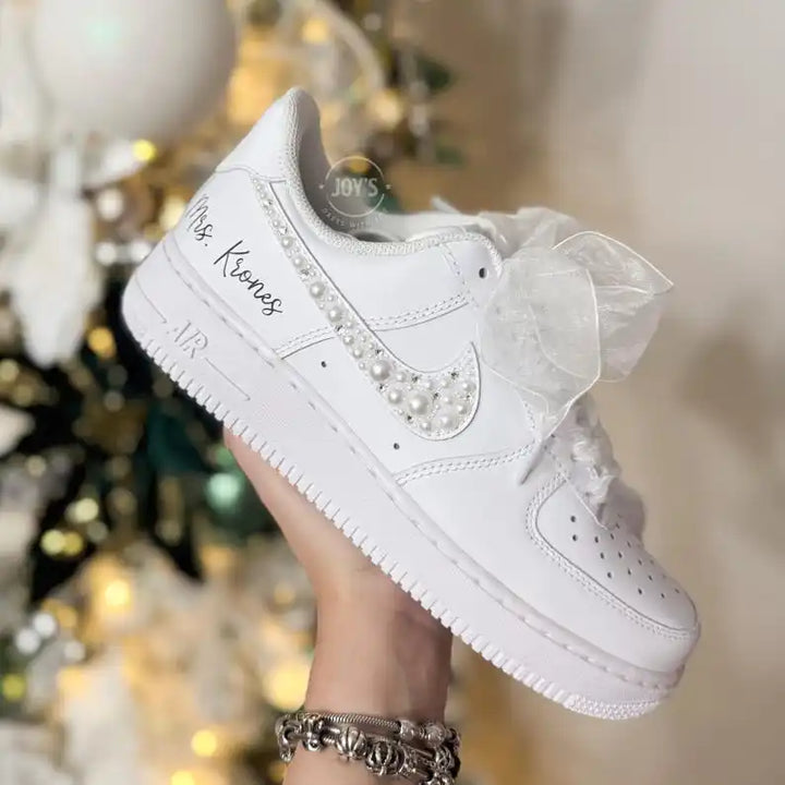 Custom Air Force 1 Pearl Rhinestone Bridal Custom Sneakers, Personalized White Wedding Shoes for Bride with Custom Name/Date & Organza Bow Laces