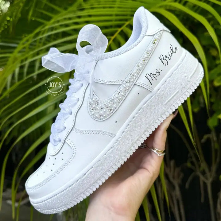 Custom Air Force 1 Pearl Rhinestone Bridal Custom Sneakers, Personalized White Wedding Shoes for Bride with Custom Name/Date & Organza Bow Laces
