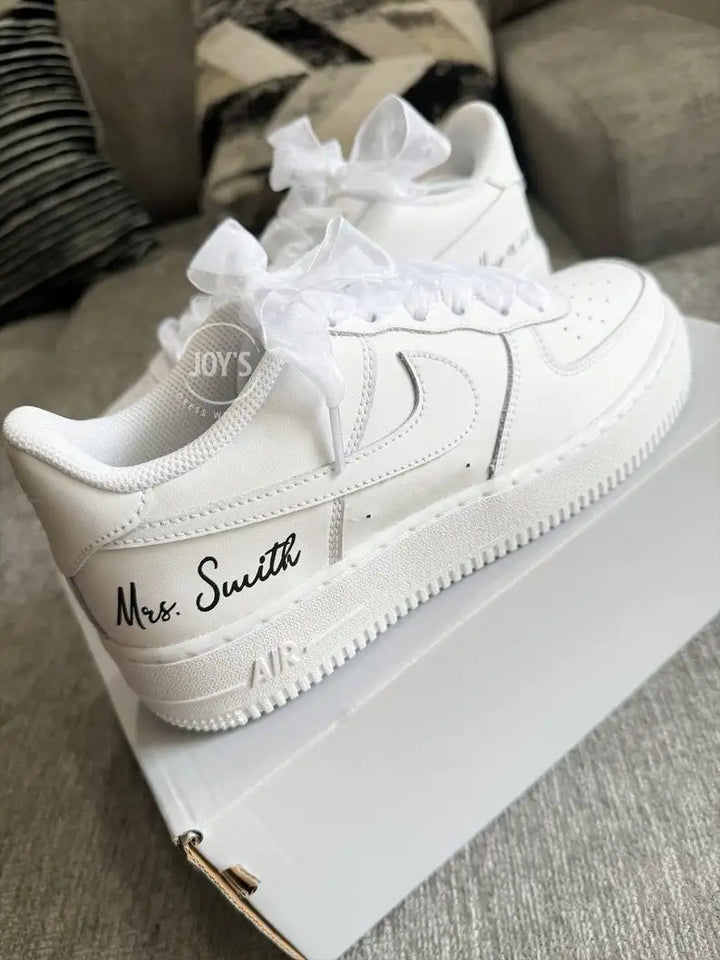 Custom Air Force 1 Pearl Rhinestone Bridal Custom Sneakers, Personalized White Wedding Shoes for Bride with Custom Name/Date & Organza Bow Laces