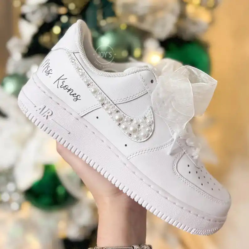 Custom Air Force 1 Pearl Rhinestone Bridal Custom Sneakers, Personalized White Wedding Shoes for Bride with Custom Name/Date & Organza Bow Laces